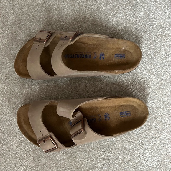 Men Birkenstock Size 10 Brown Sandal - Picture 2 of 2